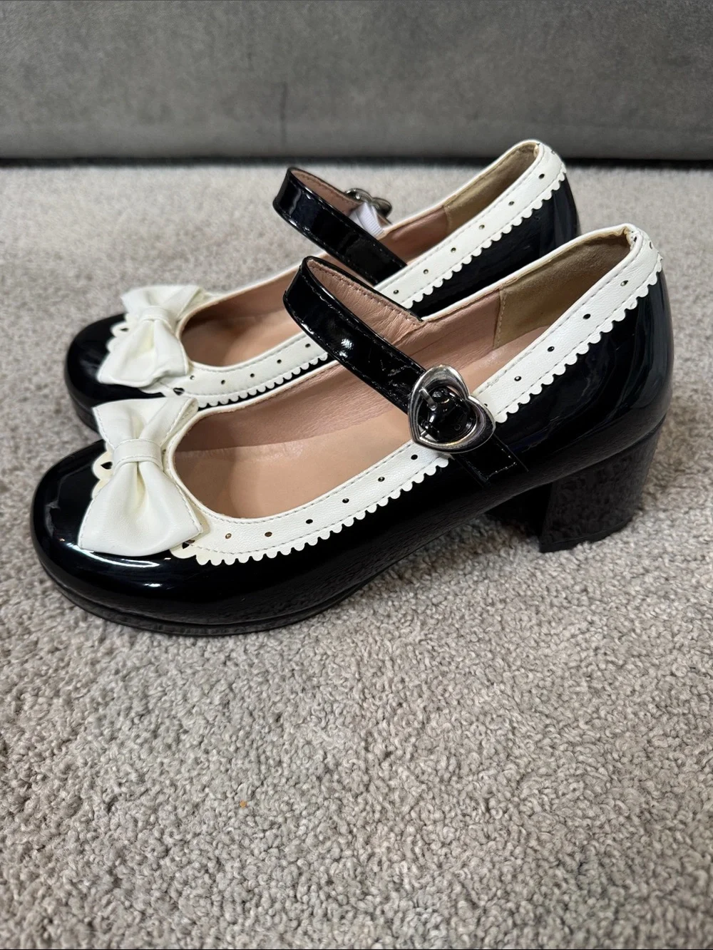 Women’s Black Chunky Heel Mary Jane Pumps Cute Bow & Hearts Round Toe Size 6 NEW